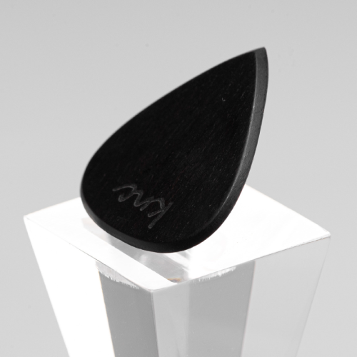 A pick with his ebony wood material will give high voices