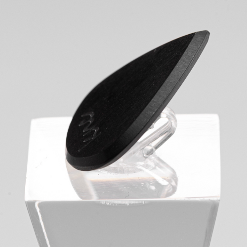 A ebony wood pena with his black color will give high voice